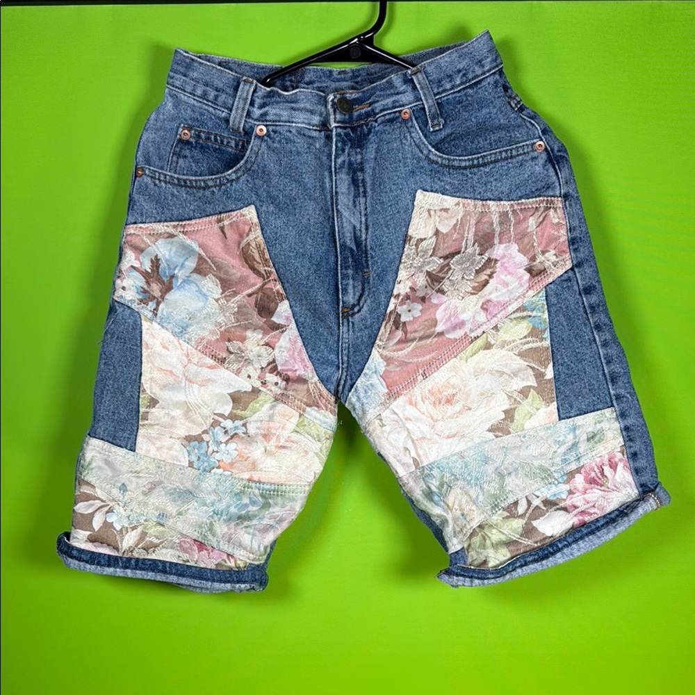 Vintage leí Blue and Pink Floral Bike Shorts